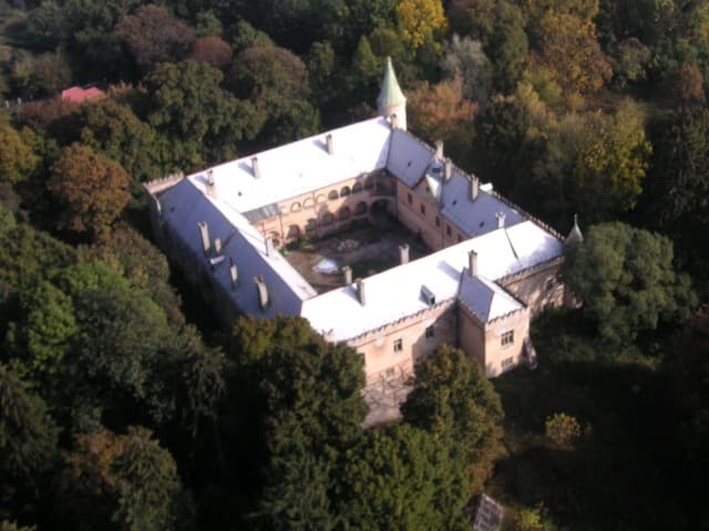 Kaštieľ a chránený anglický park